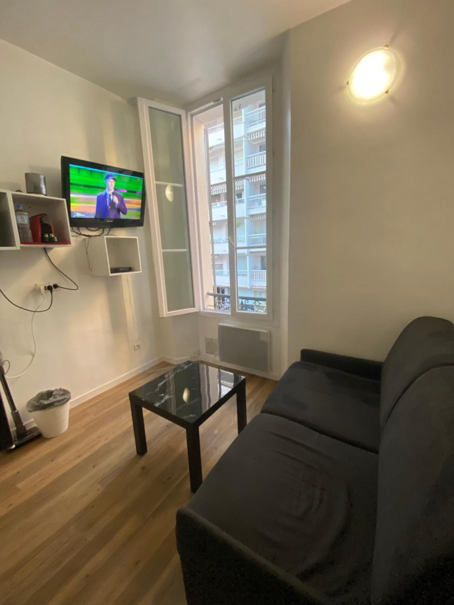 Smart Studio كان المظهر الخارجي الصورة