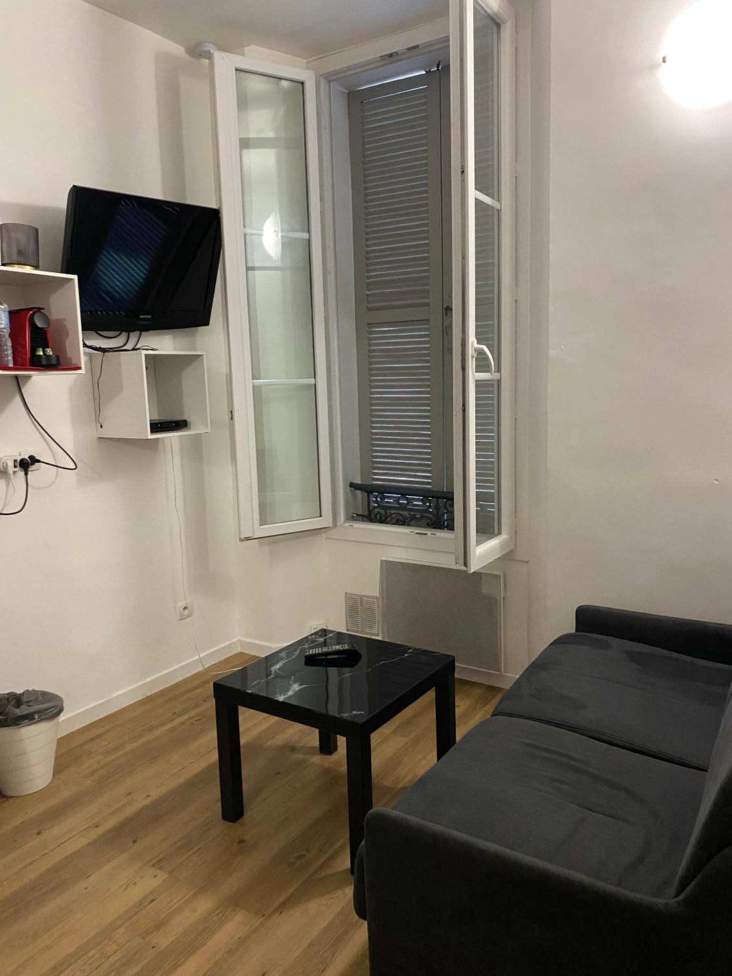 Smart Studio كان المظهر الخارجي الصورة